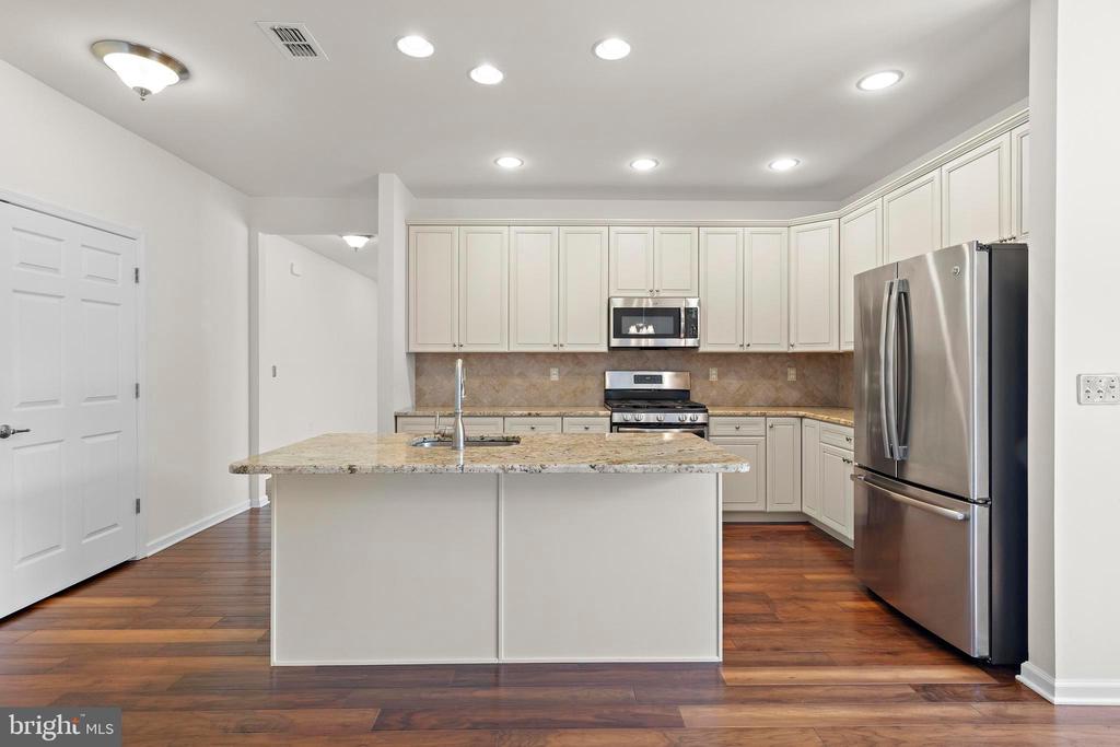 333 NEWPORT WAY