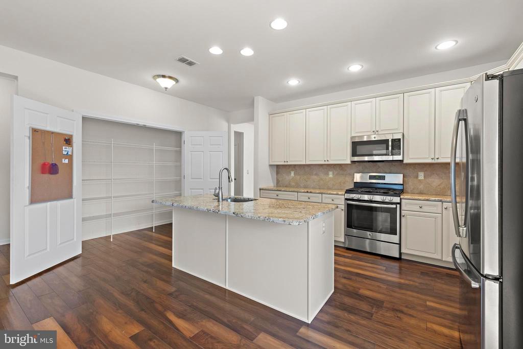 333 NEWPORT WAY