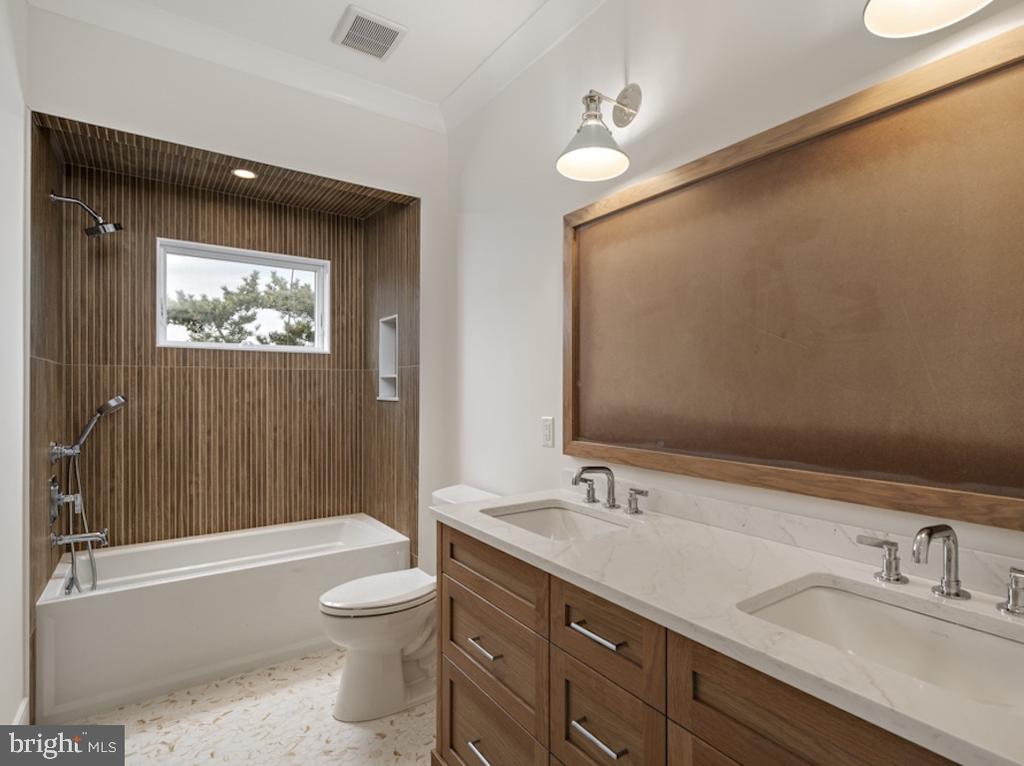 129-C LONG BEACH BOULEVARD