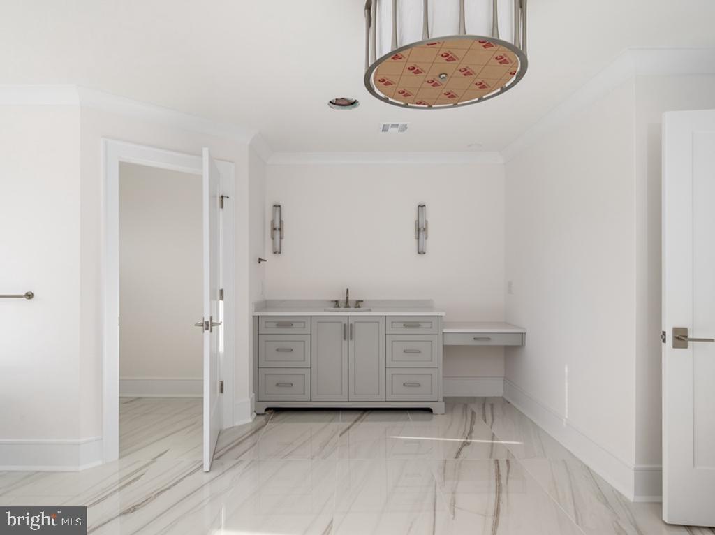 129-C LONG BEACH BOULEVARD