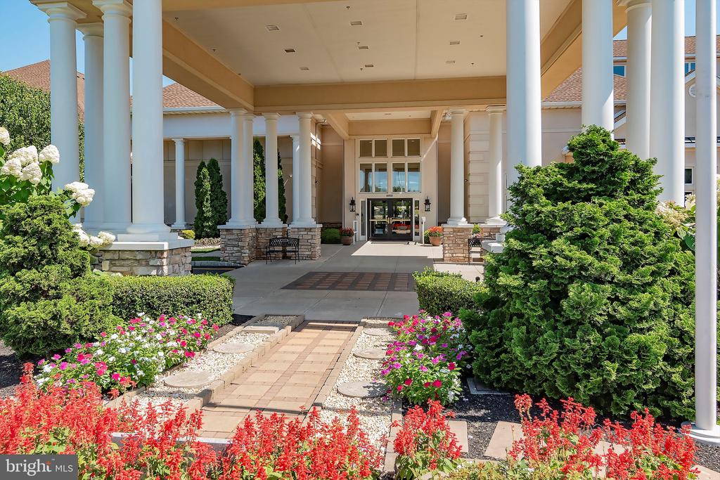 4 SWAN LAKE COURT