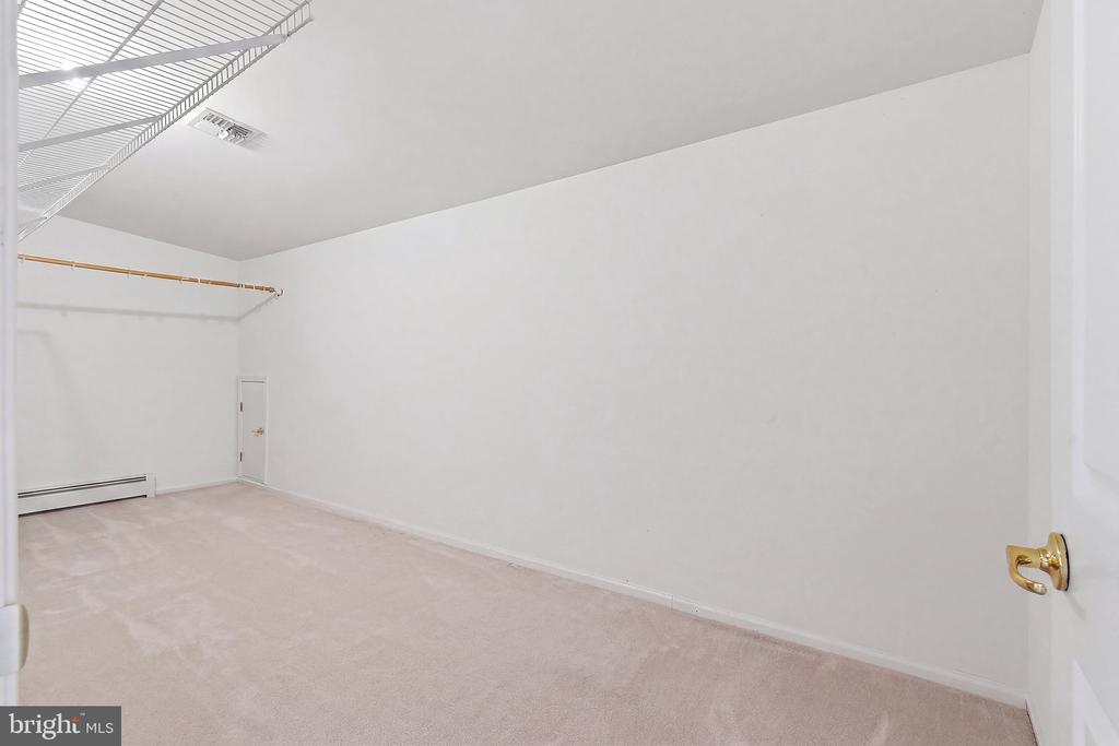 4 SWAN LAKE COURT
