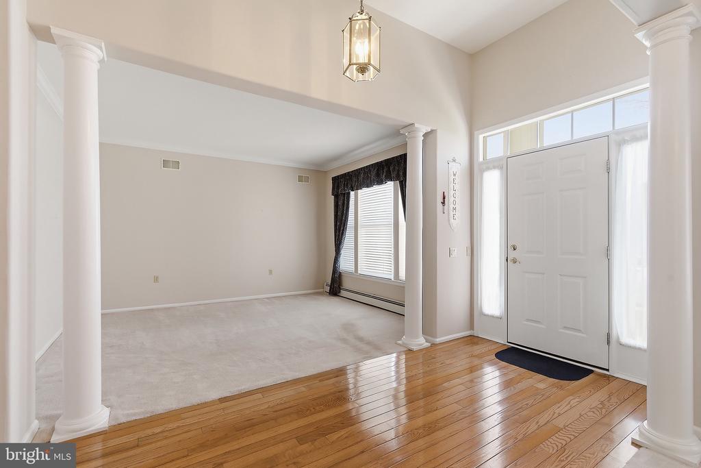 4 SWAN LAKE COURT
