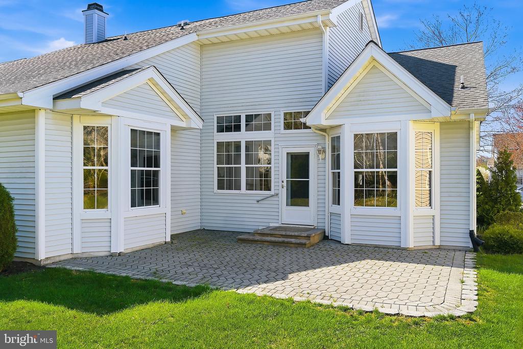 4 SWAN LAKE COURT