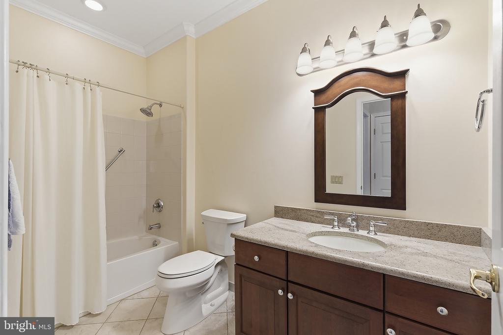 4 SWAN LAKE COURT