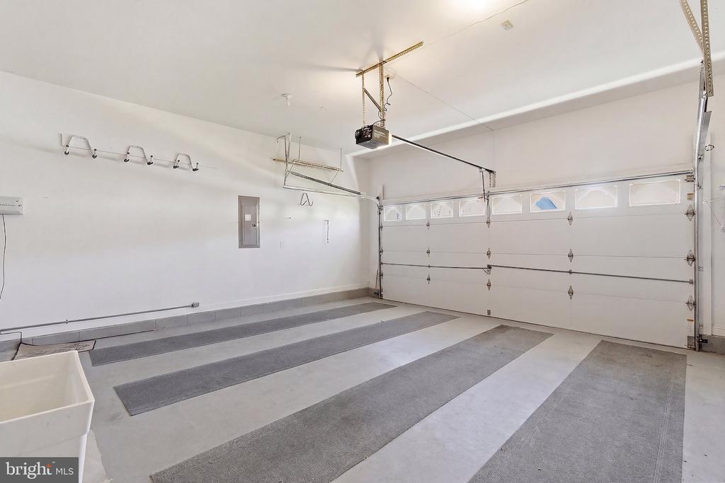 4 SWAN LAKE COURT