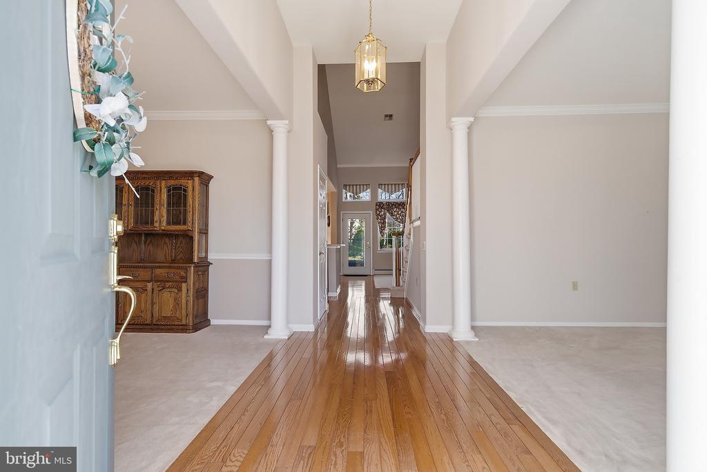 4 SWAN LAKE COURT