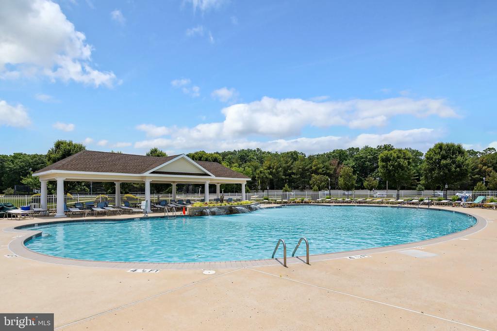 4 SWAN LAKE COURT