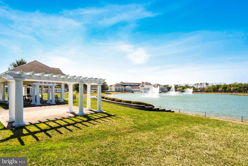 4 SWAN LAKE COURT