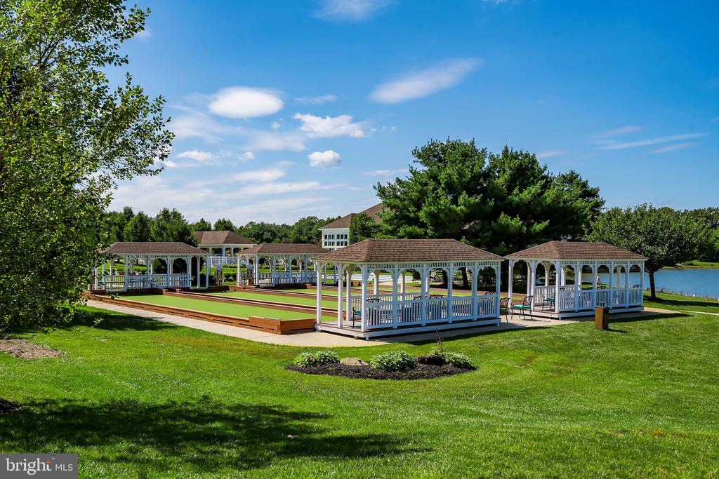 4 SWAN LAKE COURT