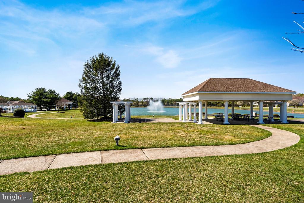 4 SWAN LAKE COURT
