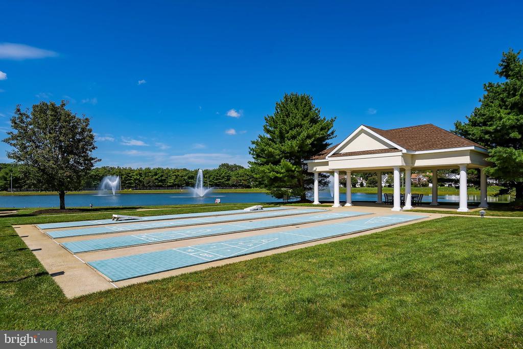 4 SWAN LAKE COURT