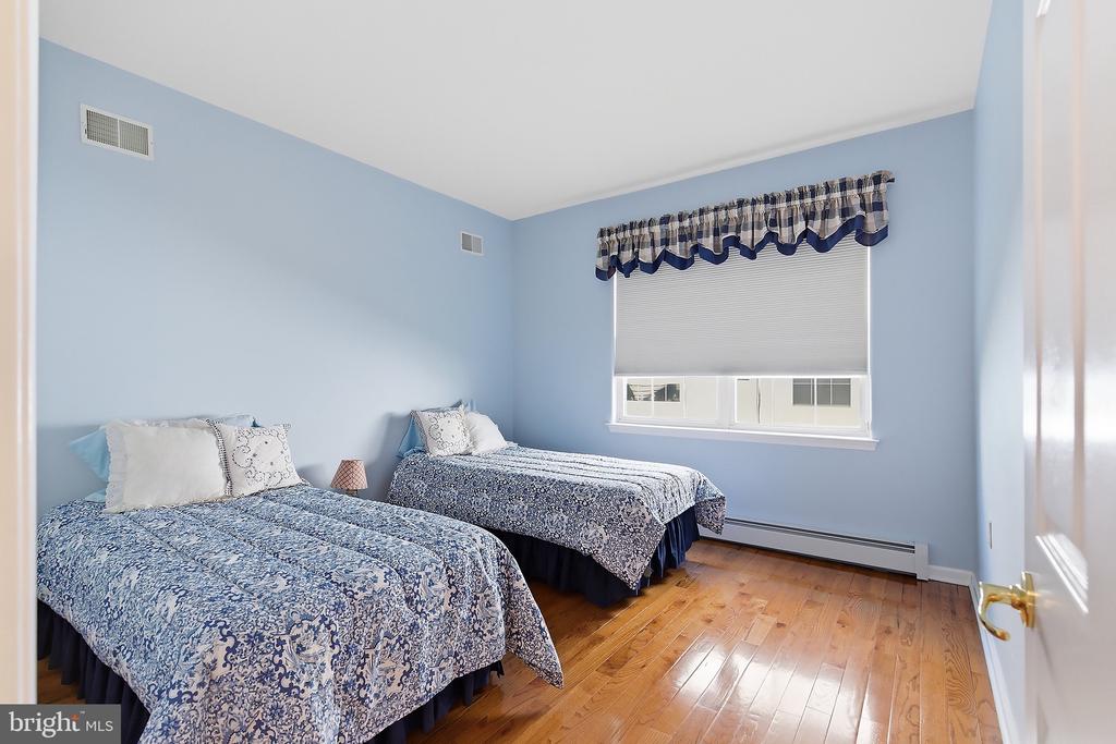 4 SWAN LAKE COURT