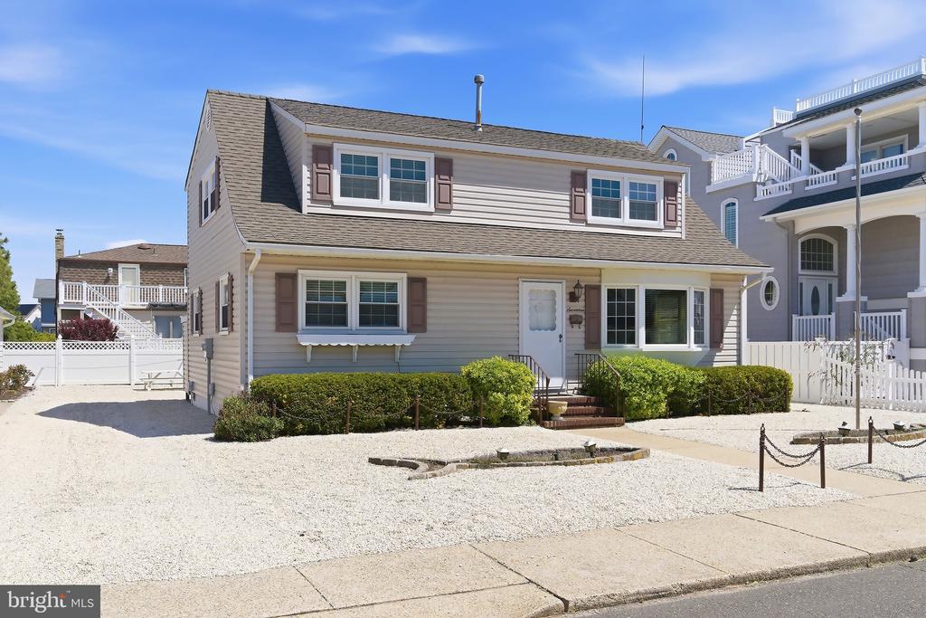 17 W RAMAPO LANE