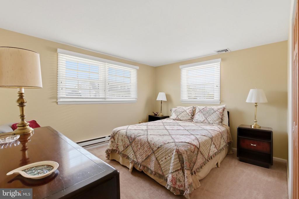 17 W RAMAPO LANE