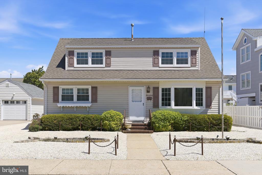 17 W RAMAPO LANE