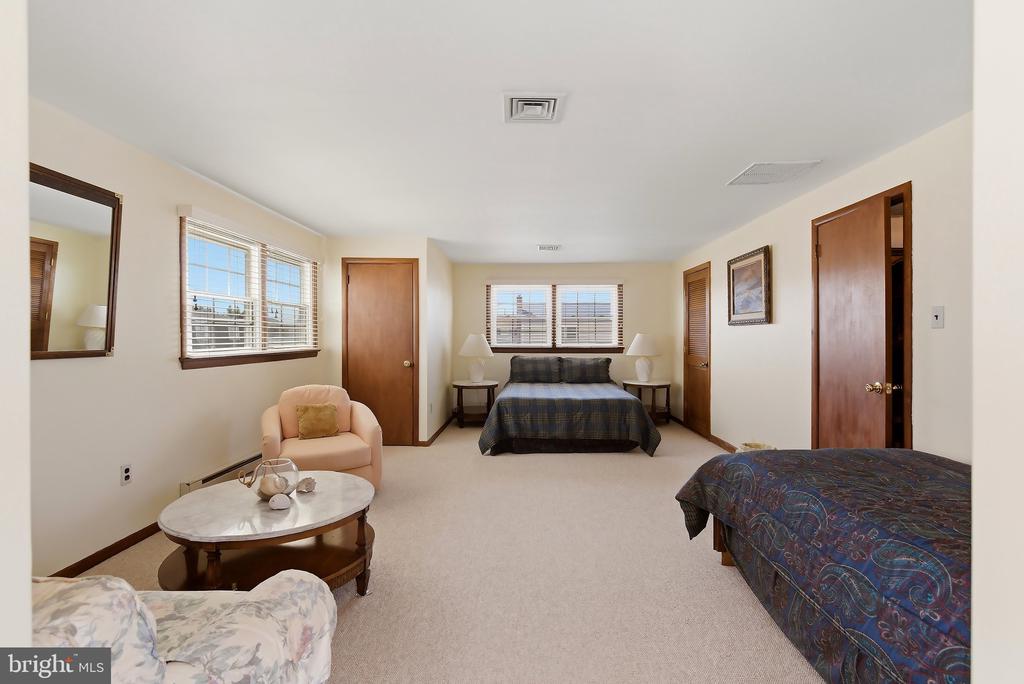 17 W RAMAPO LANE
