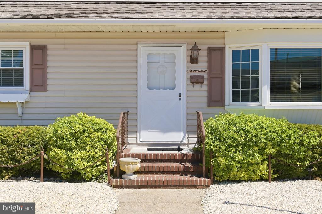 17 W RAMAPO LANE