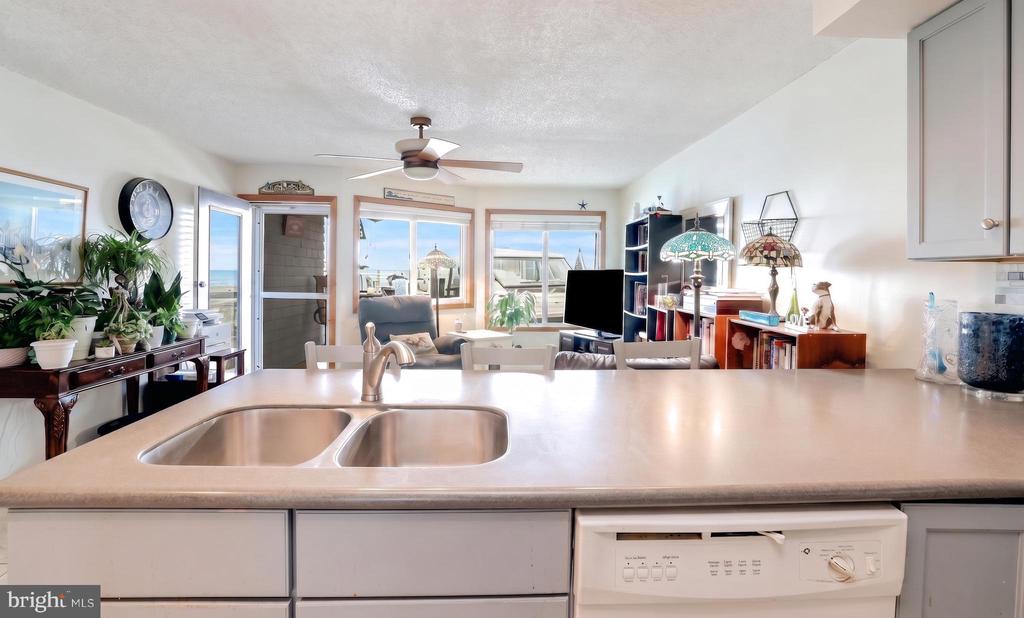 1000 N BAY AVENUE Unit: C7