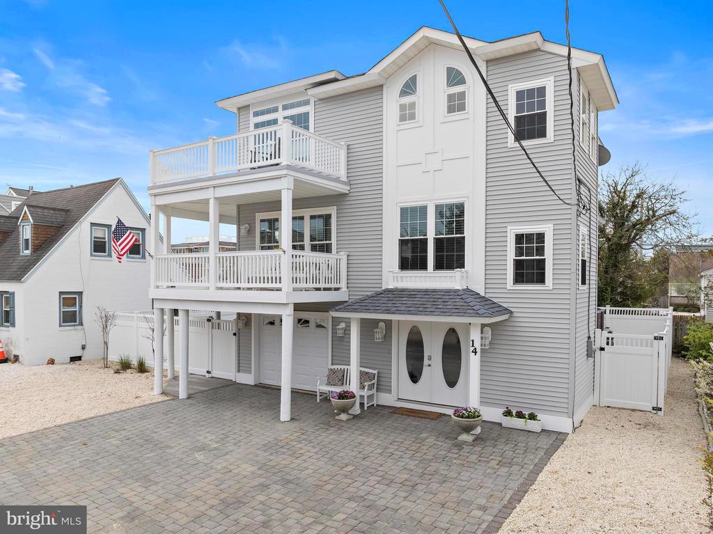 14 W JACQUELINE AVENUE