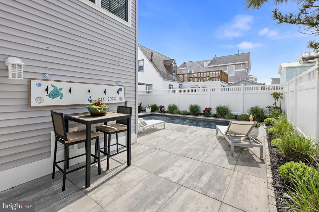 14 W JACQUELINE AVENUE