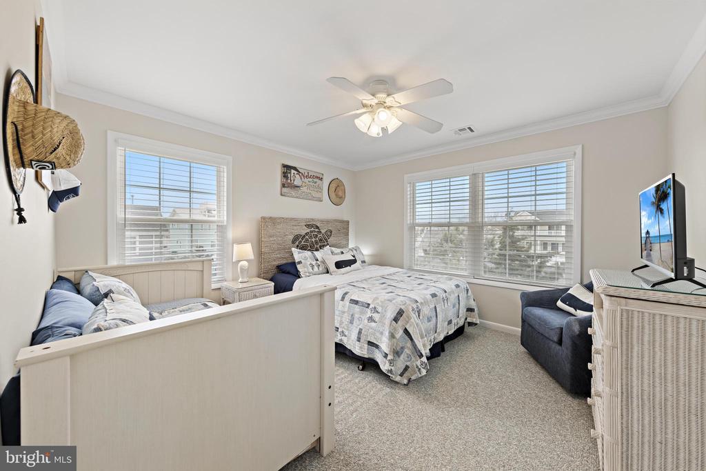 14 W JACQUELINE AVENUE