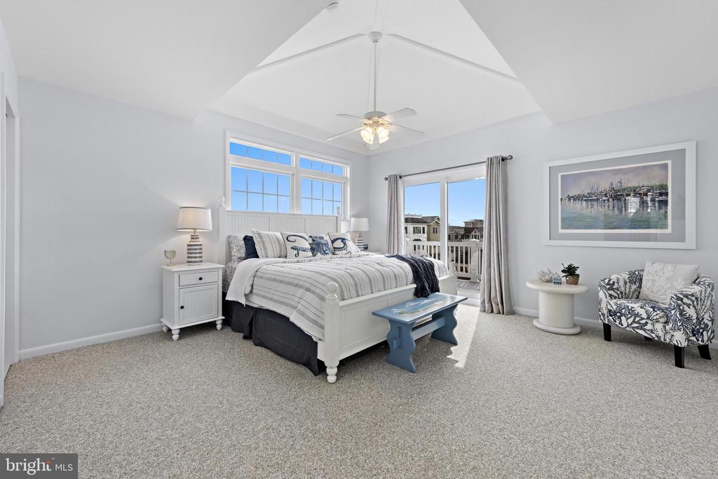 14 W JACQUELINE AVENUE