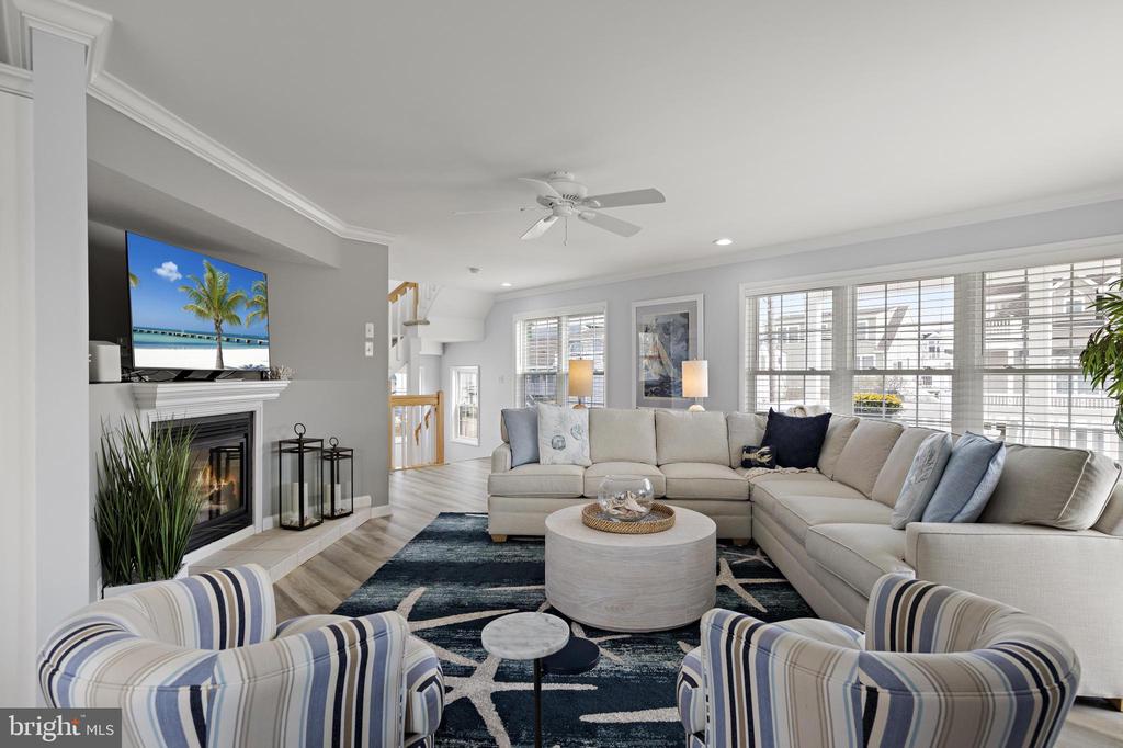 14 W JACQUELINE AVENUE