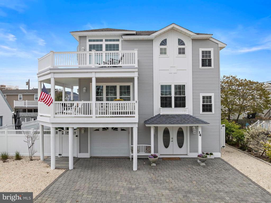 14 W JACQUELINE AVENUE