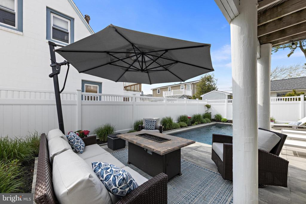 14 W JACQUELINE AVENUE
