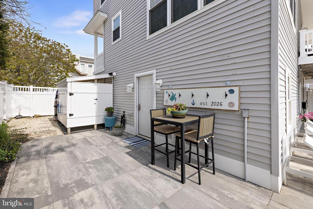 14 W JACQUELINE AVENUE