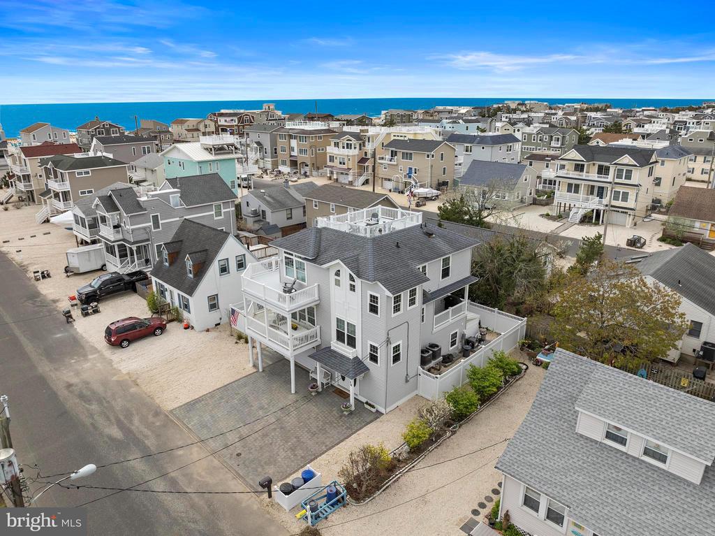 14 W JACQUELINE AVENUE