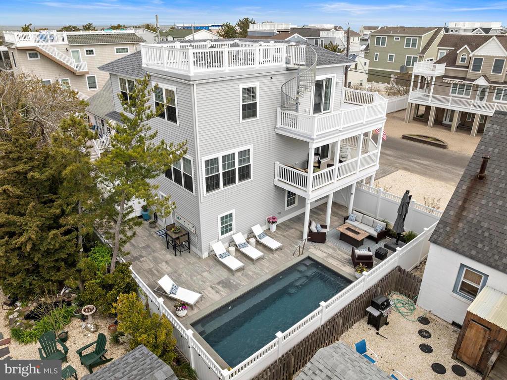 14 W JACQUELINE AVENUE