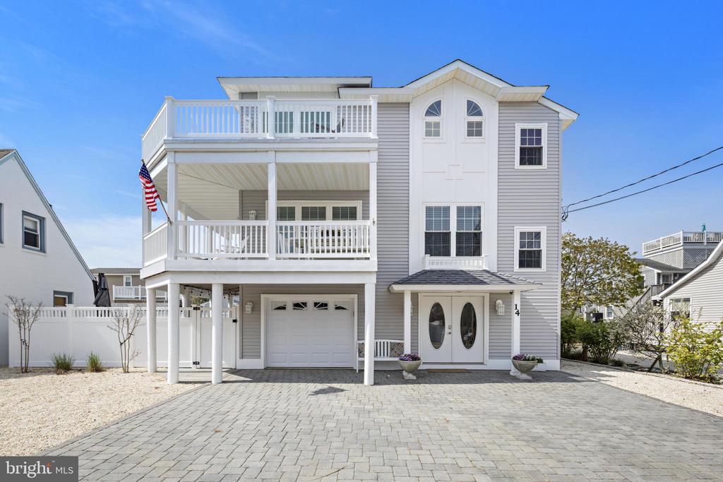 14 W JACQUELINE AVENUE