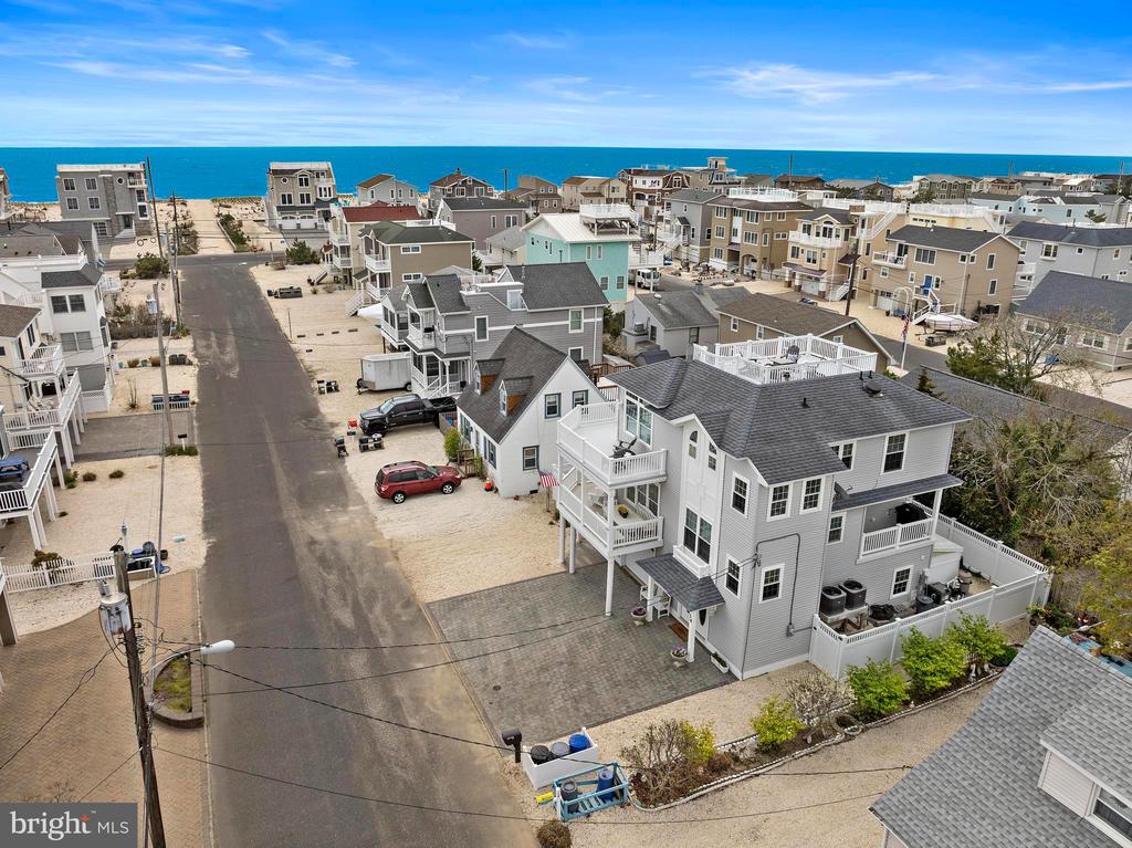 14 W JACQUELINE AVENUE