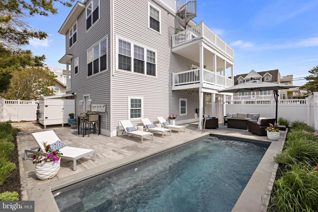 14 W JACQUELINE AVENUE