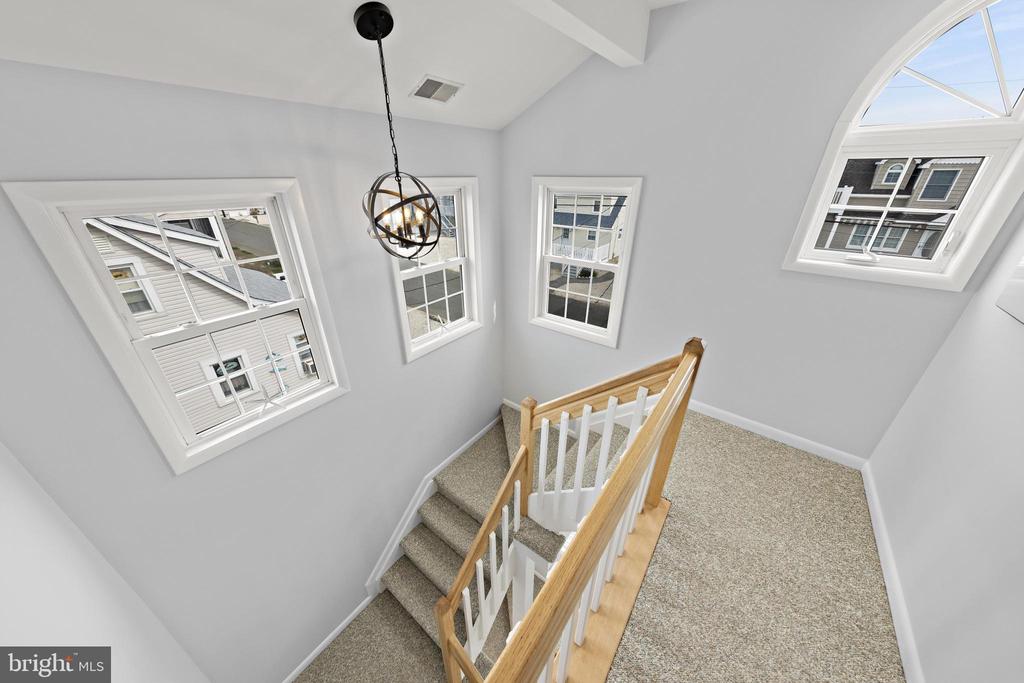 14 W JACQUELINE AVENUE