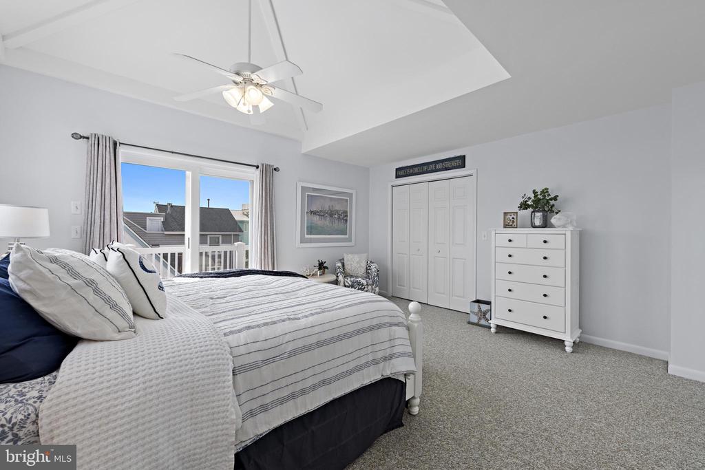 14 W JACQUELINE AVENUE