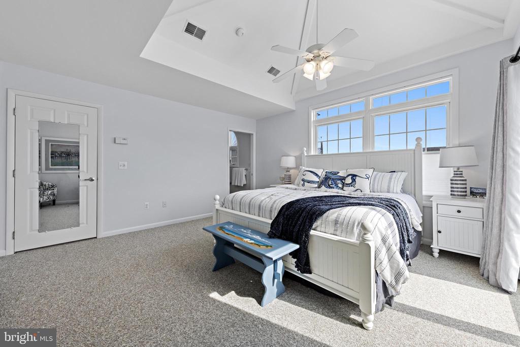 14 W JACQUELINE AVENUE