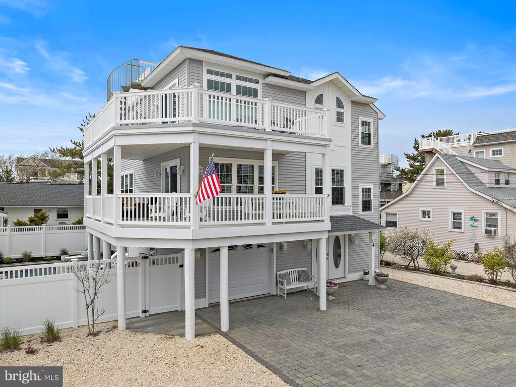 14 W JACQUELINE AVENUE