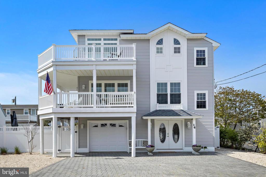 14 W JACQUELINE AVENUE