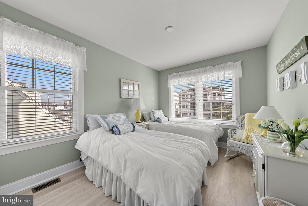 41 W OCEAN VIEW DRIVE