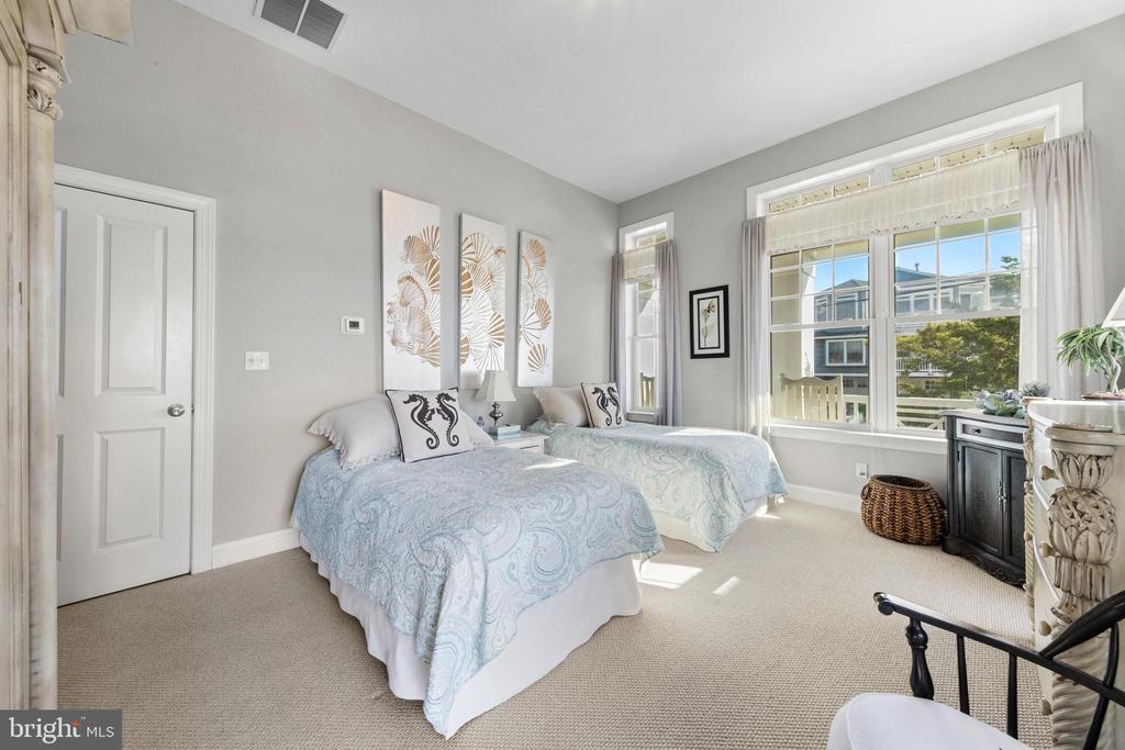 41 W OCEAN VIEW DRIVE
