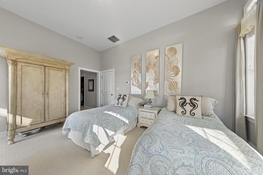 41 W OCEAN VIEW DRIVE