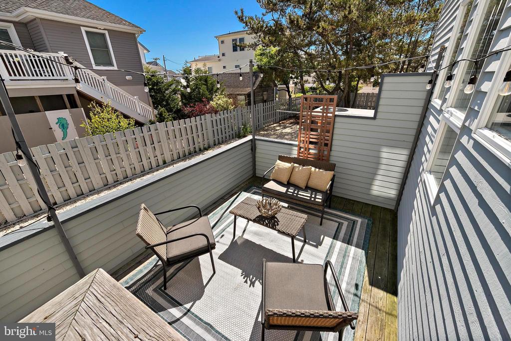 527 ENGLESIDE AVENUE
