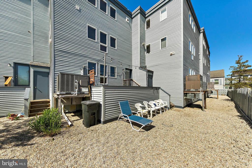 527 ENGLESIDE AVENUE
