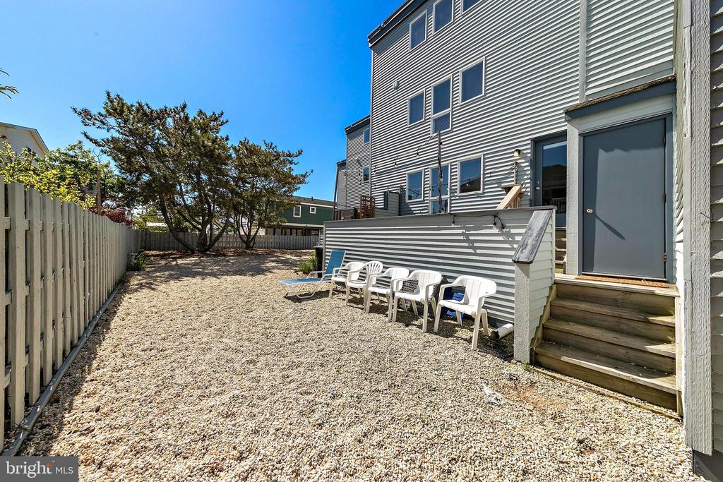 527 ENGLESIDE AVENUE