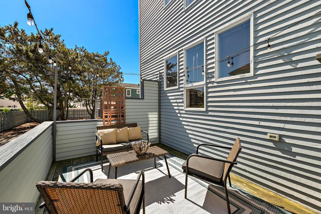 527 ENGLESIDE AVENUE