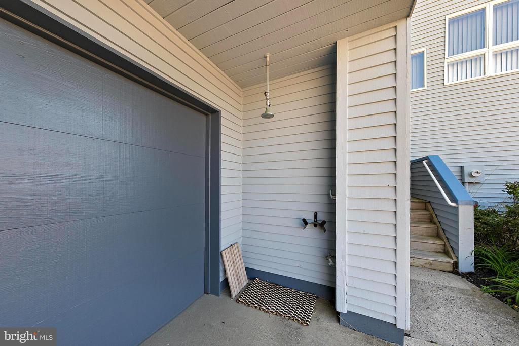 527 ENGLESIDE AVENUE