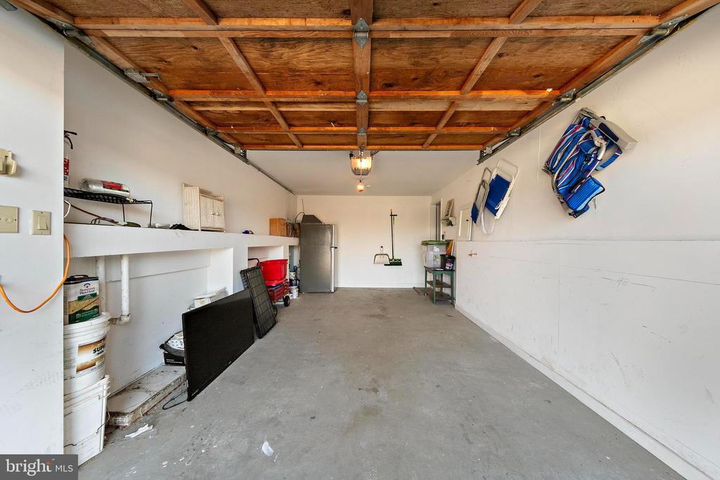 527 ENGLESIDE AVENUE